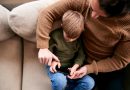 Smartphone als Babysitter? Umfrage der neuen Initiative „Safe am Screen“ zeigt Realität von Eltern im Umgang mit digitalen Medien